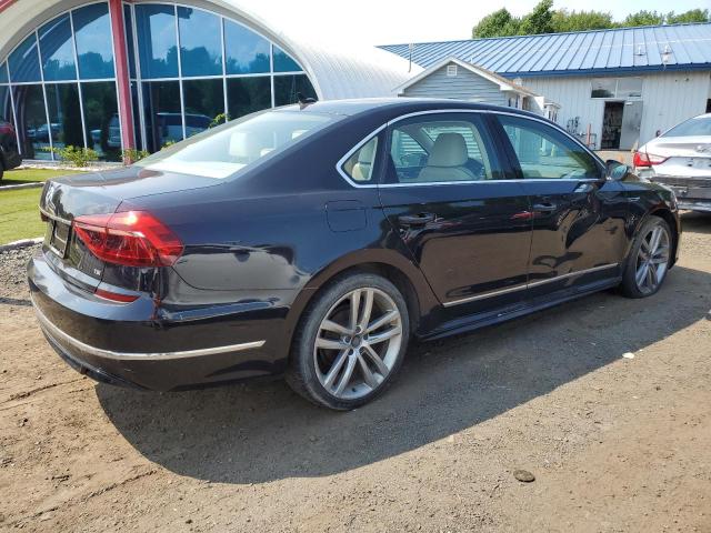 2017 VOLKSWAGEN PASSAT R-L 1VWDT7A33HC068598