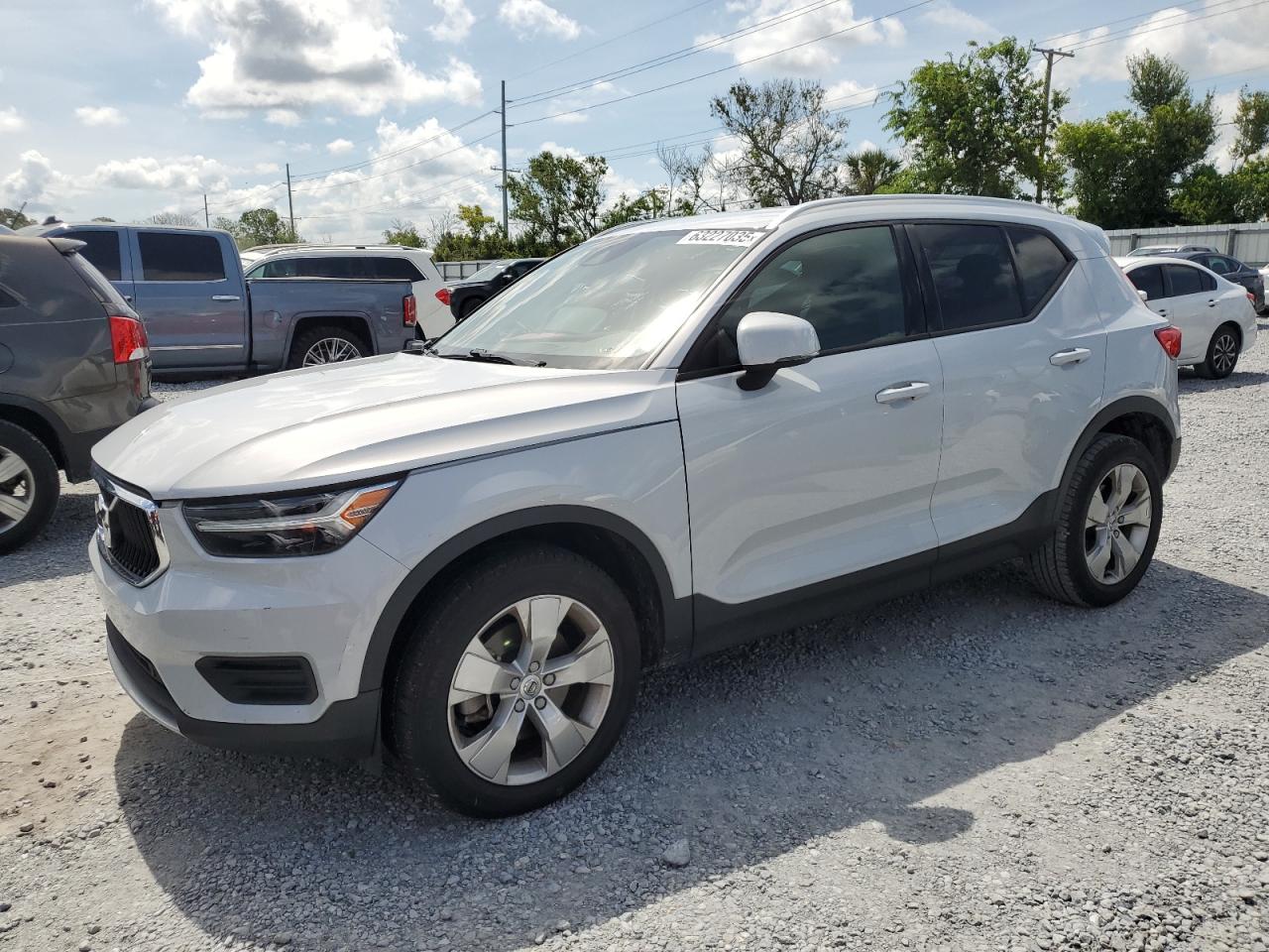 VOLVO XC40 T4 MOMENTUM