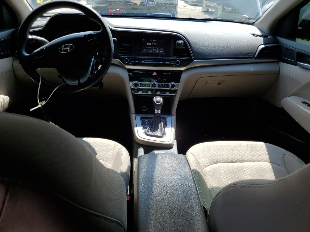 HYUNDAI ELANTRA SE