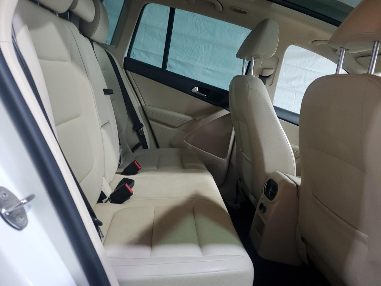 Volkswagen Tiguan s 2015