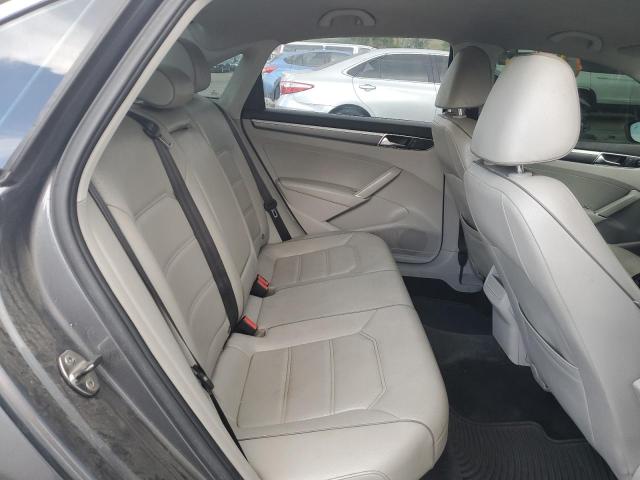 2017 VOLKSWAGEN PASSAT R-L 1VWDT7A3XHC066282