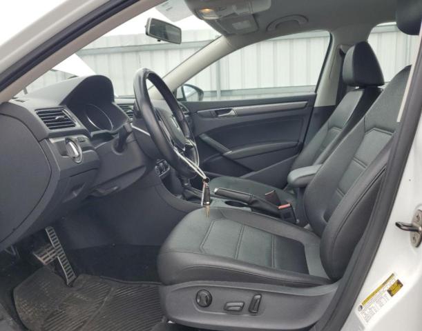 2017 VOLKSWAGEN PASSAT R-L 1VWDT7A38HC031479