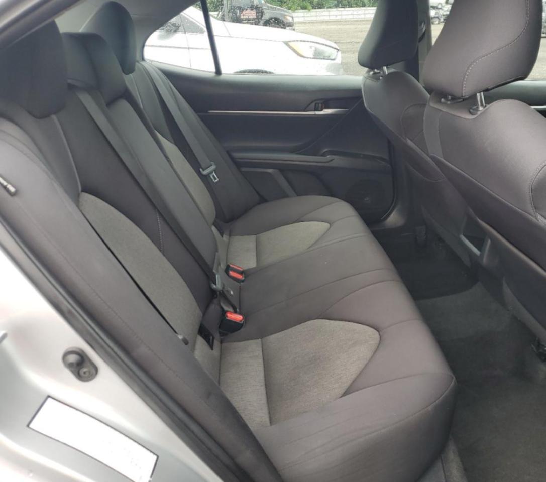 Toyota Camry le 2021