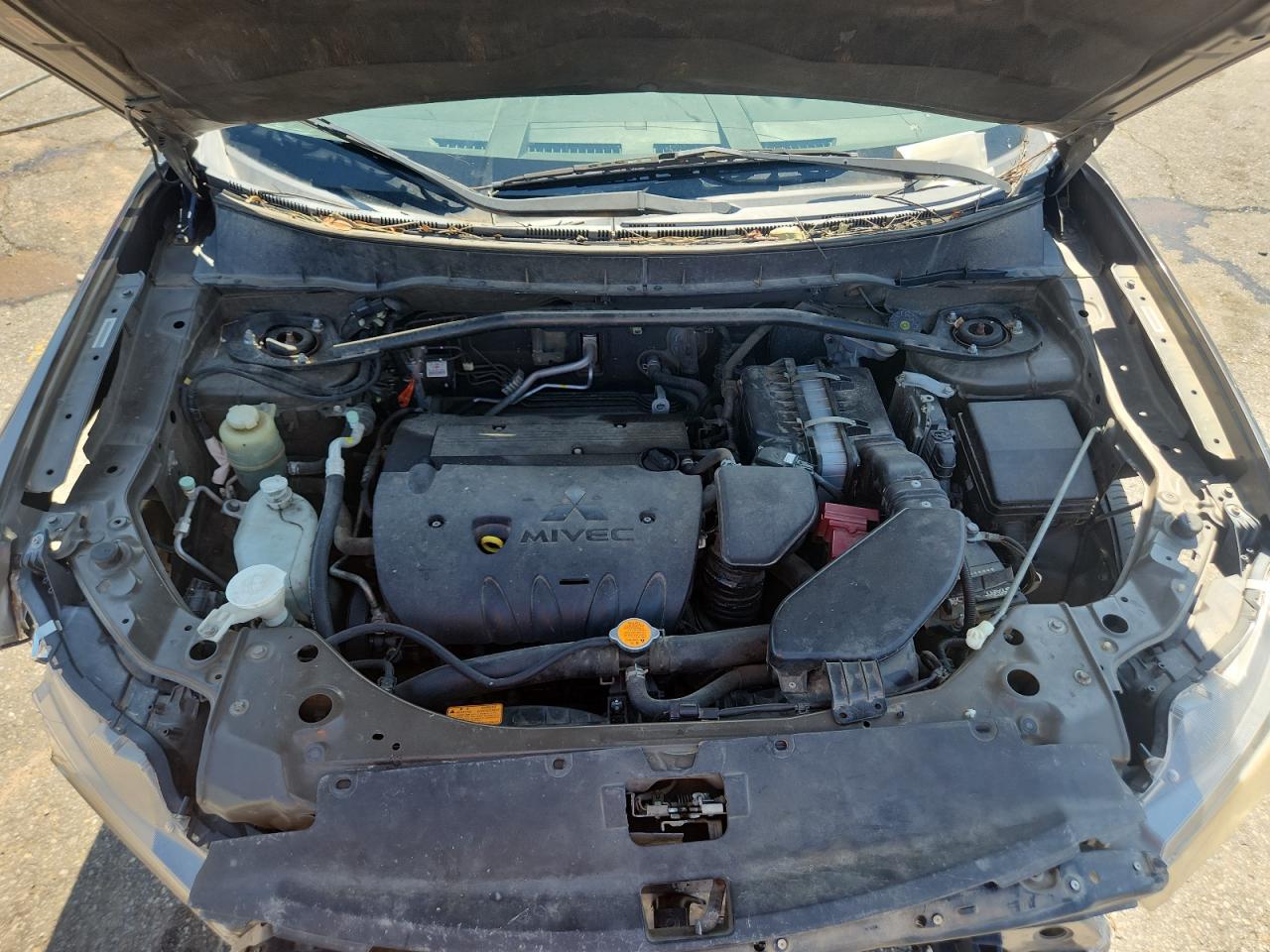 MITSUBISHI OUTLANDER SE