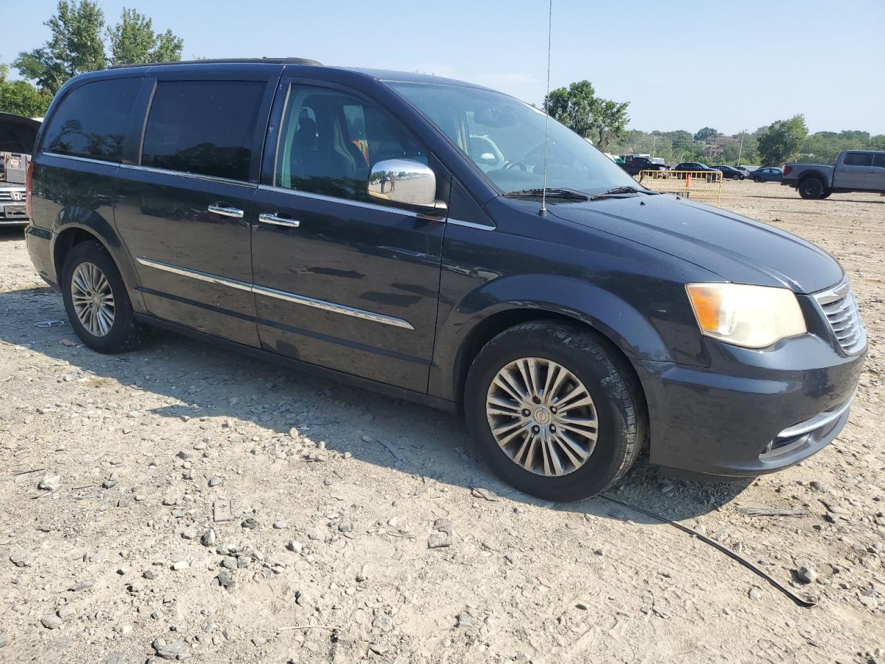CHRYSLER TOWN & COUNTRY TOURING L
