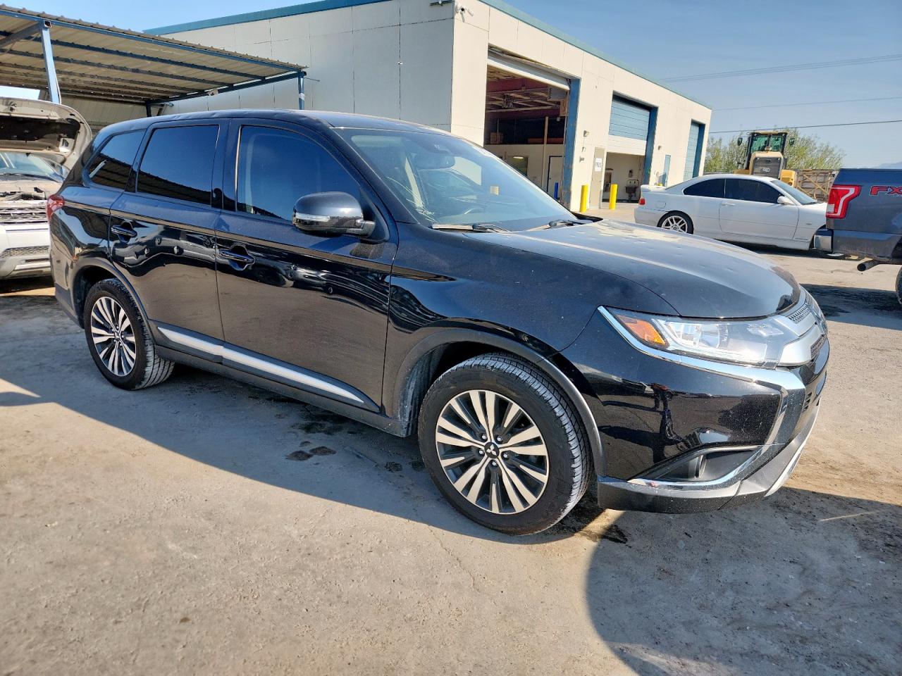 MITSUBISHI OUTLANDER SE