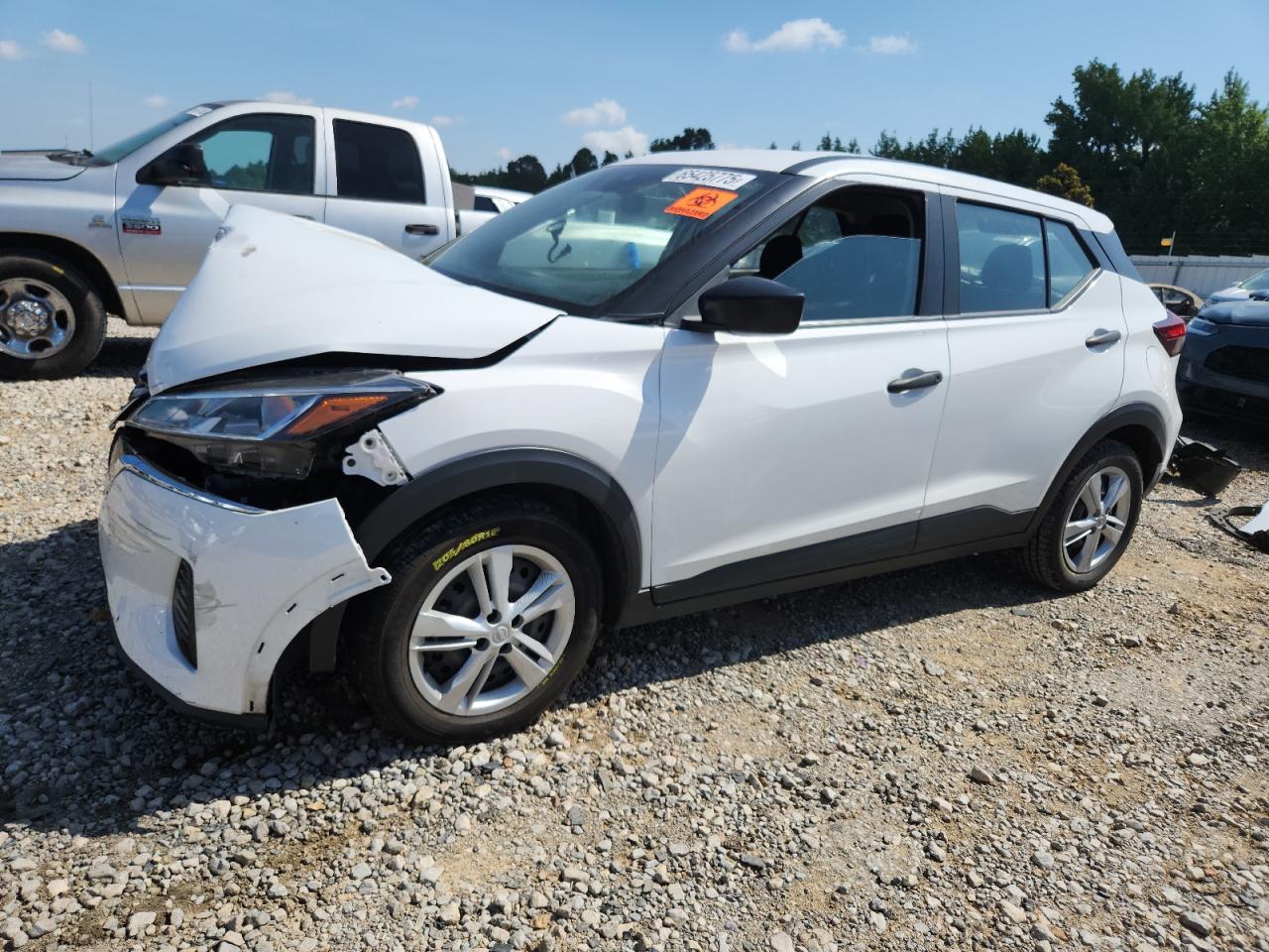 NISSAN KICKS S