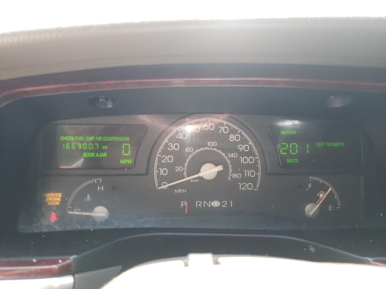 Lot #3215708728 2005 LINCOLN TOWN CAR S