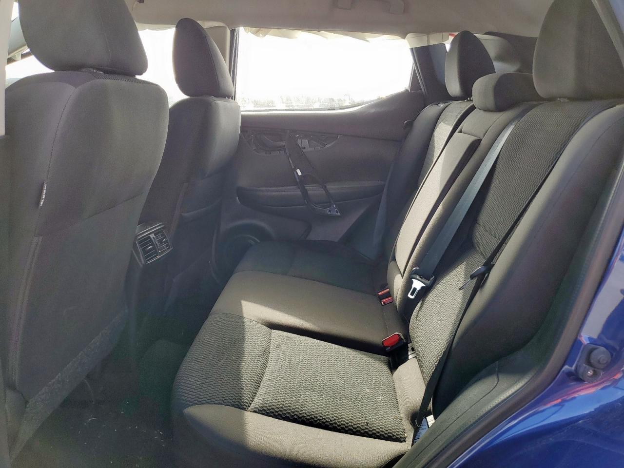 NISSAN ROGUE SPORT S