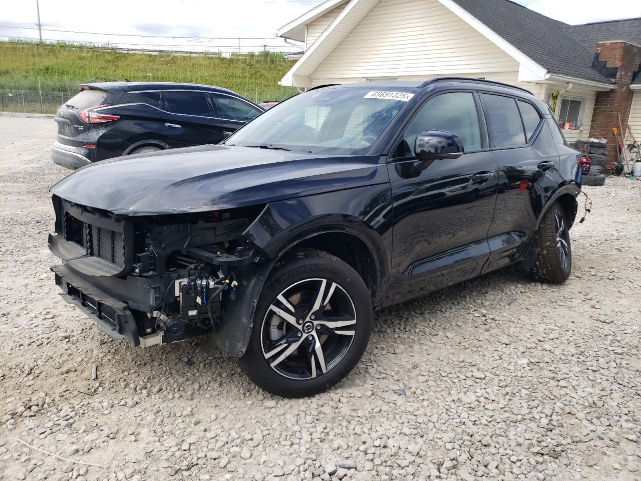 VOLVO XC40 PLUS