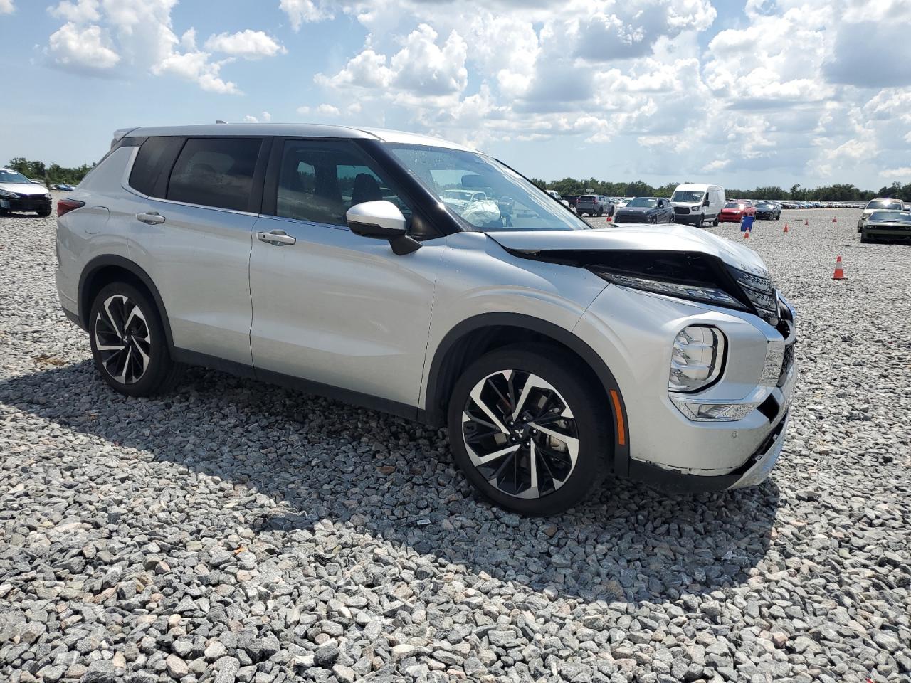 MITSUBISHI OUTLANDER SE