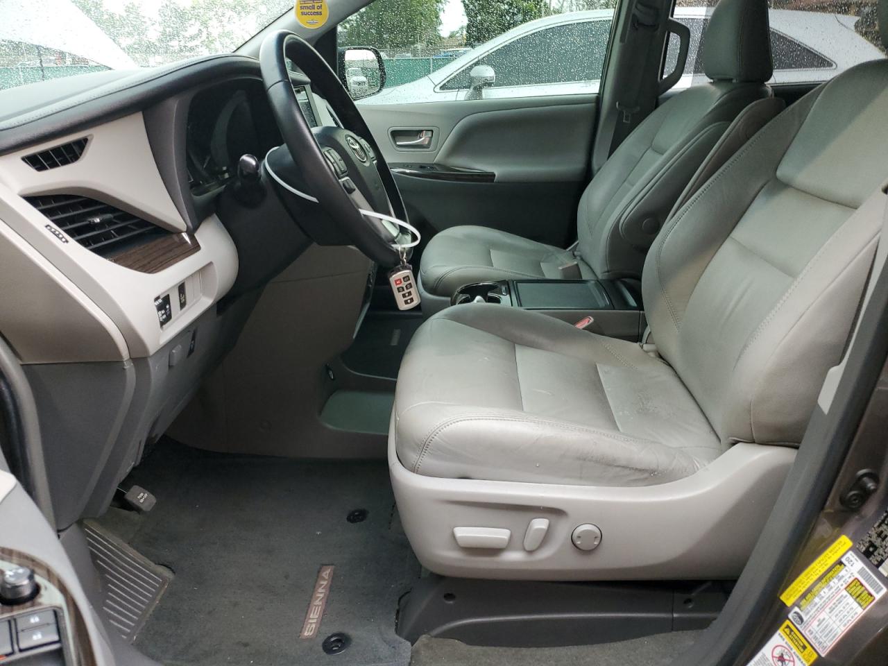 TOYOTA SIENNA XLE