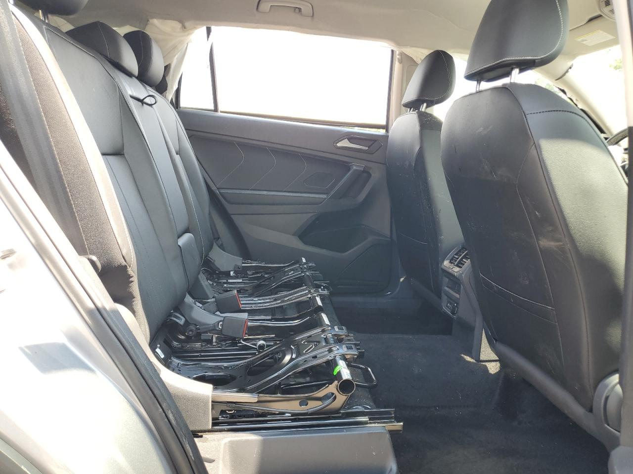 VOLKSWAGEN TIGUAN SE