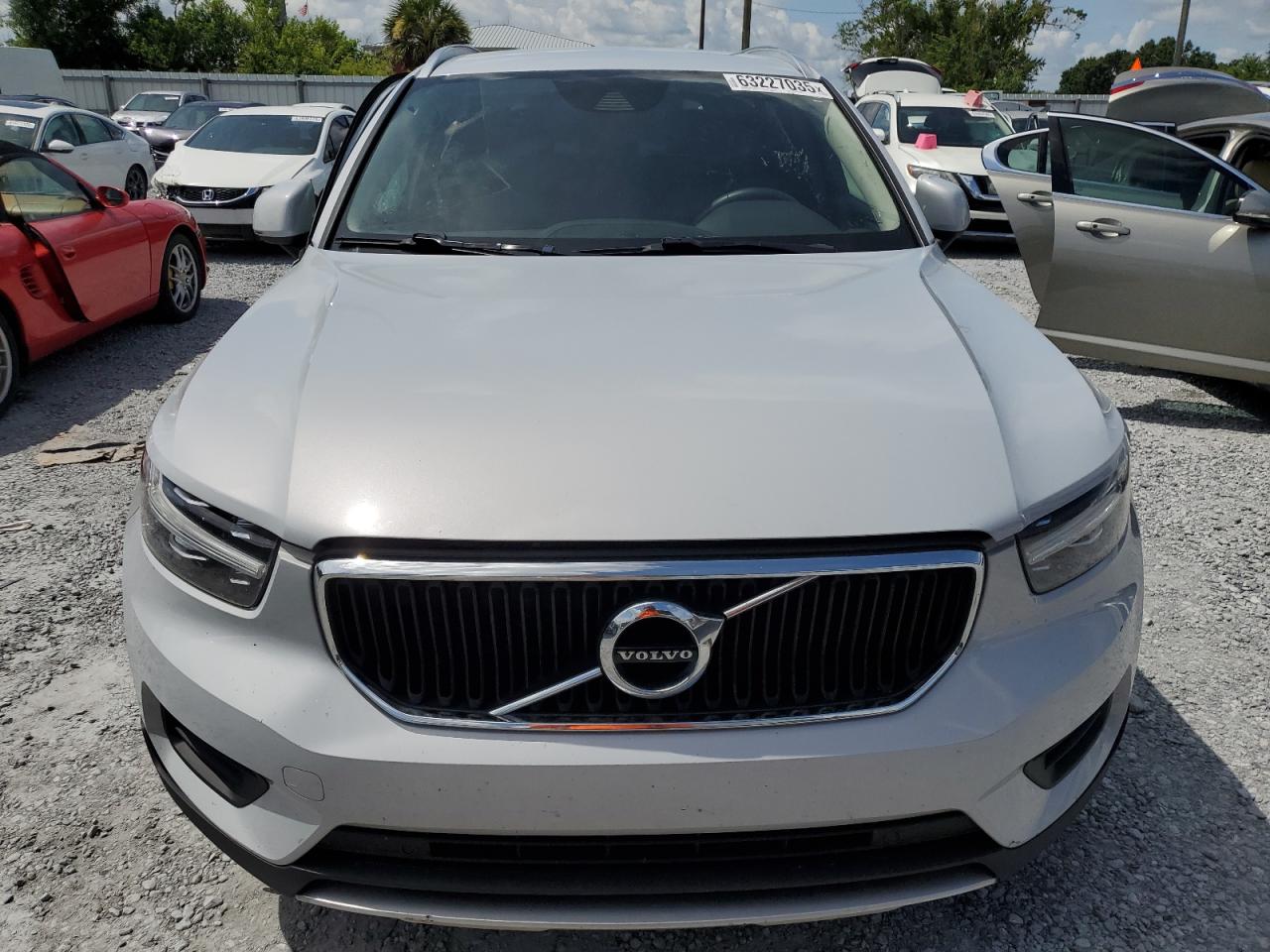 VOLVO XC40 T4 MOMENTUM