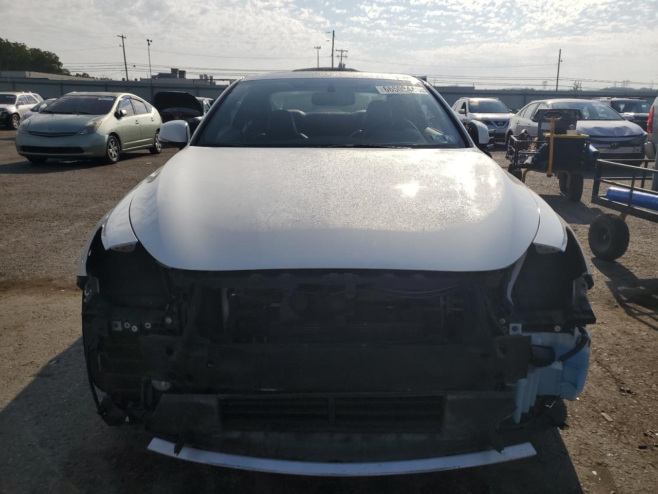 INFINITI Q60 LUXE 300