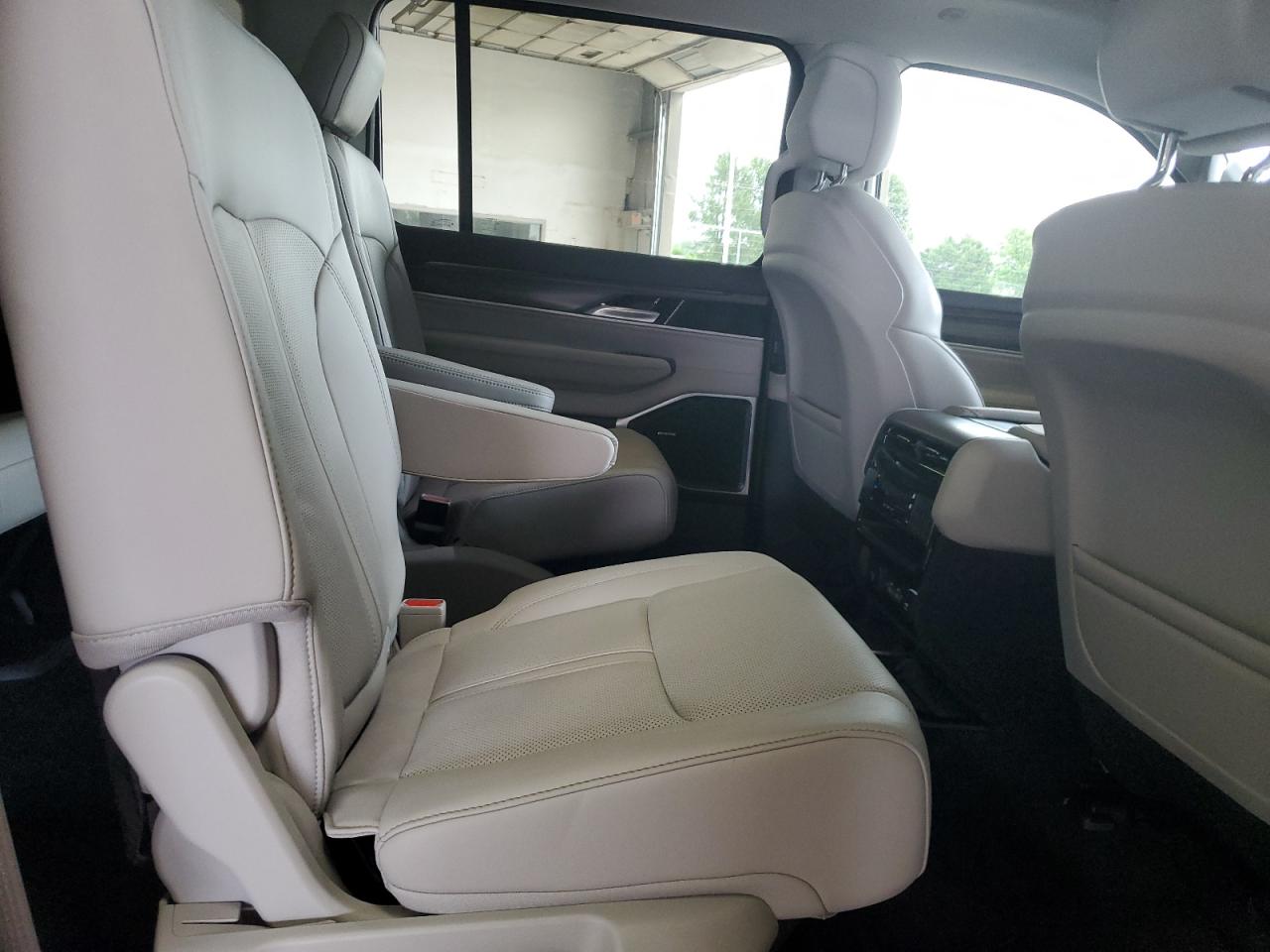 JEEP WAGONEER SERIES II