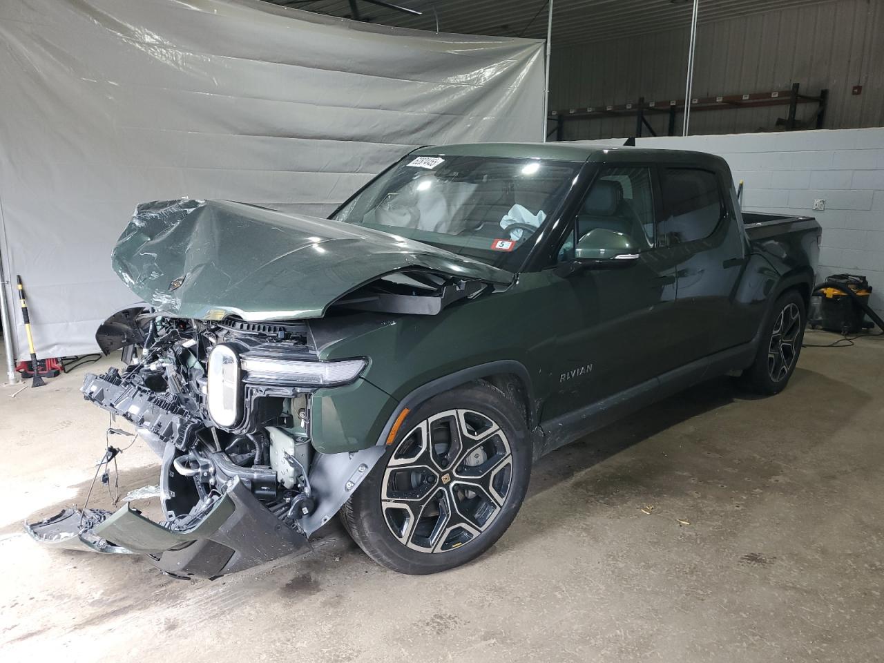 RIVIAN R1T ADVENTURE
