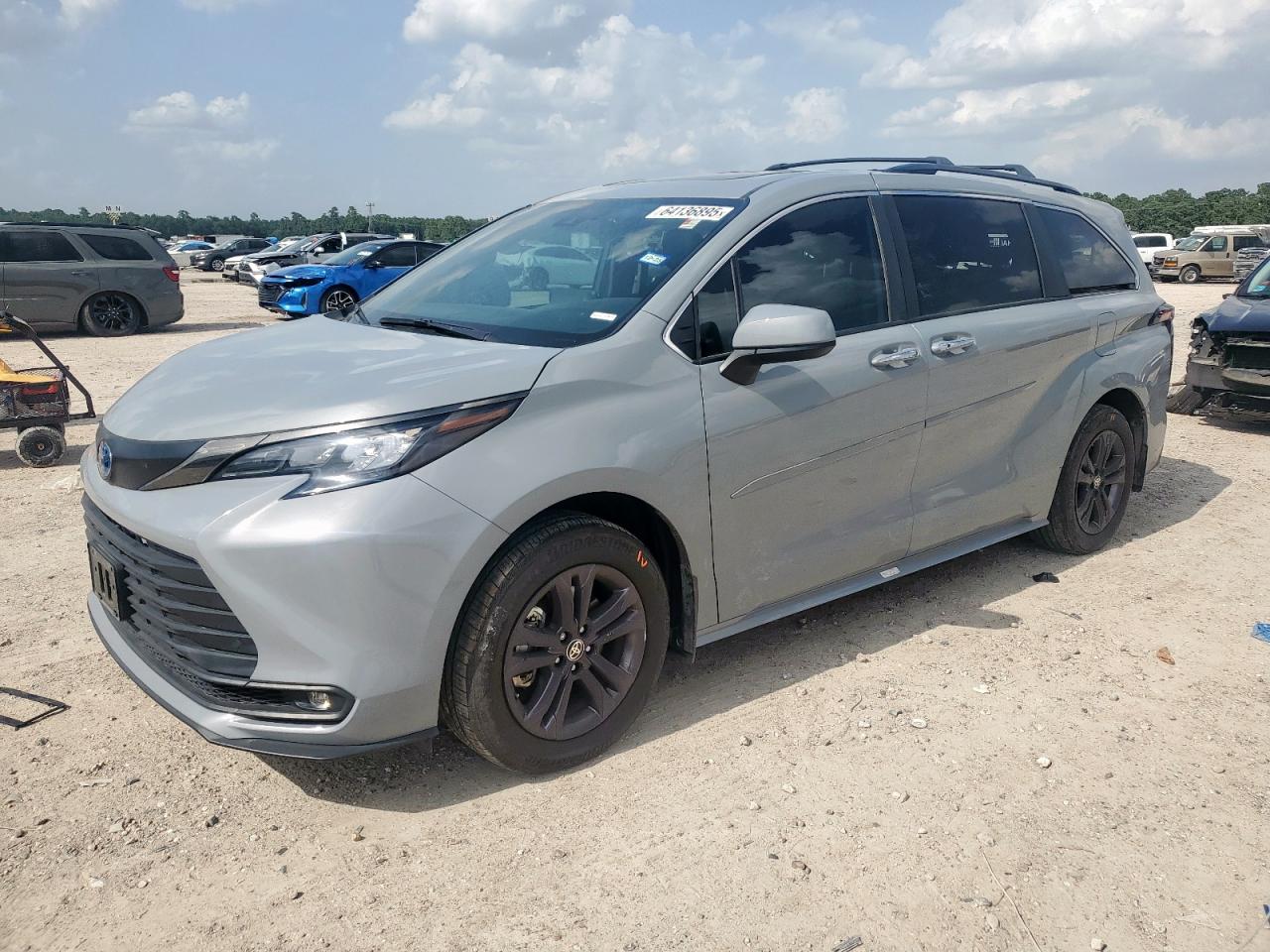 TOYOTA SIENNA XSE