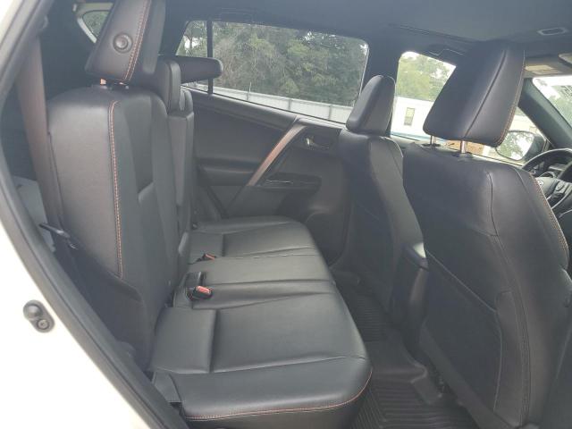 2018 TOYOTA RAV4 SE JTMNFREV9JJ176375
