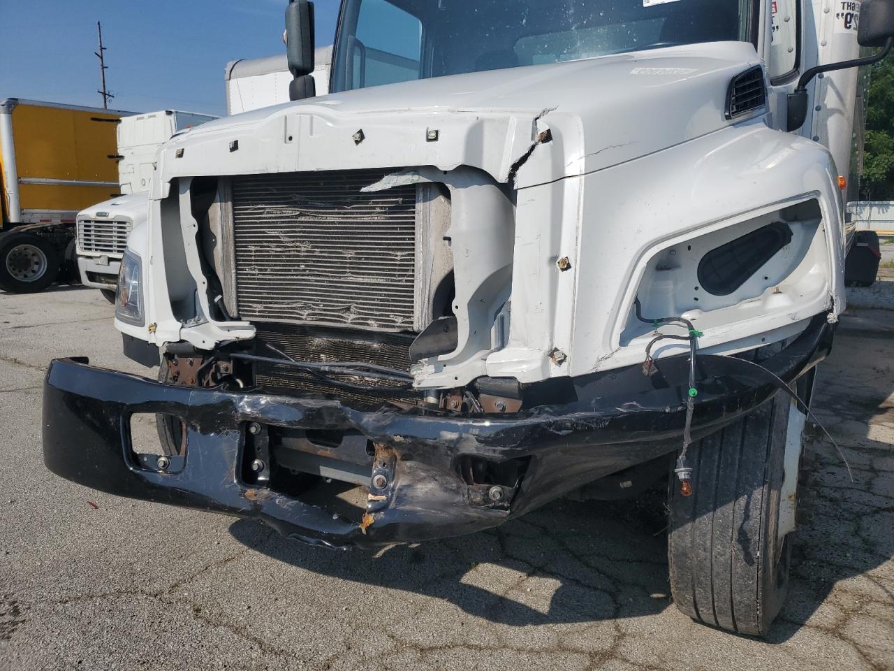 Lot #3302769348 2018 HINO 258/268