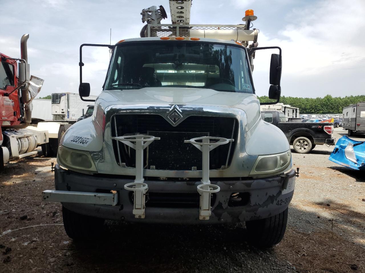 Lot #3318922919 2007 INTERNATIONAL 4300