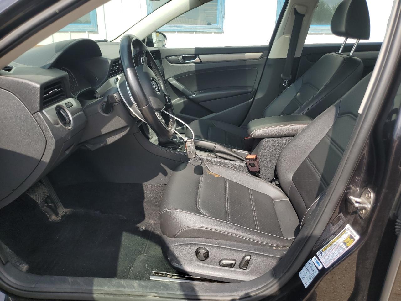 VOLKSWAGEN PASSAT SE