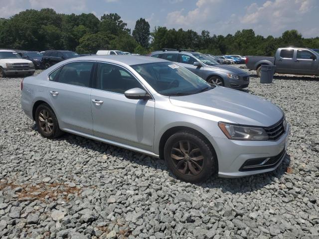 2017 VOLKSWAGEN PASSAT S 1VWAT7A3XHC069587