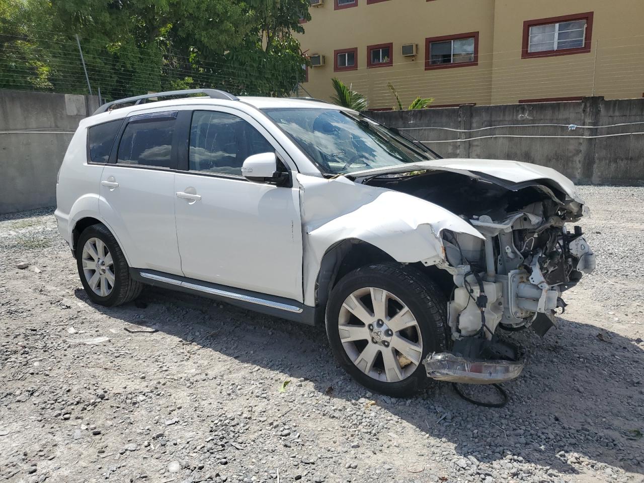 MITSUBISHI OUTLANDER SE