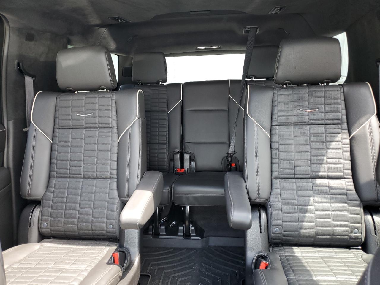 CADILLAC ESCALADE ESV SPORT