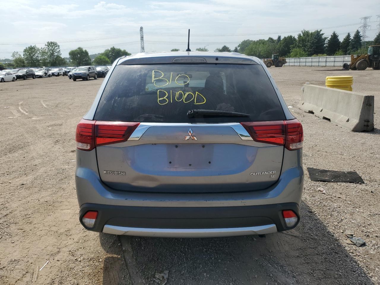 MITSUBISHI OUTLANDER SE