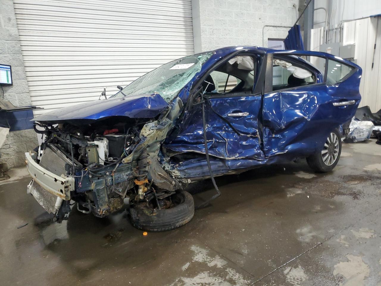 NISSAN VERSA S