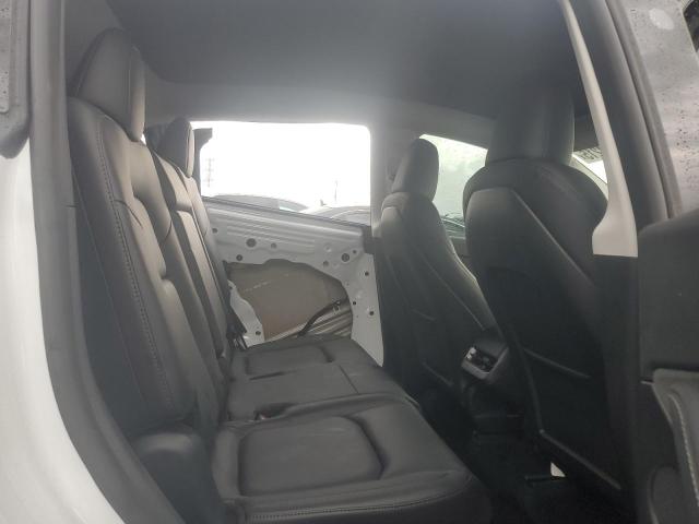2024 TESLA MODEL Y 7SAYGAEE9RF121975