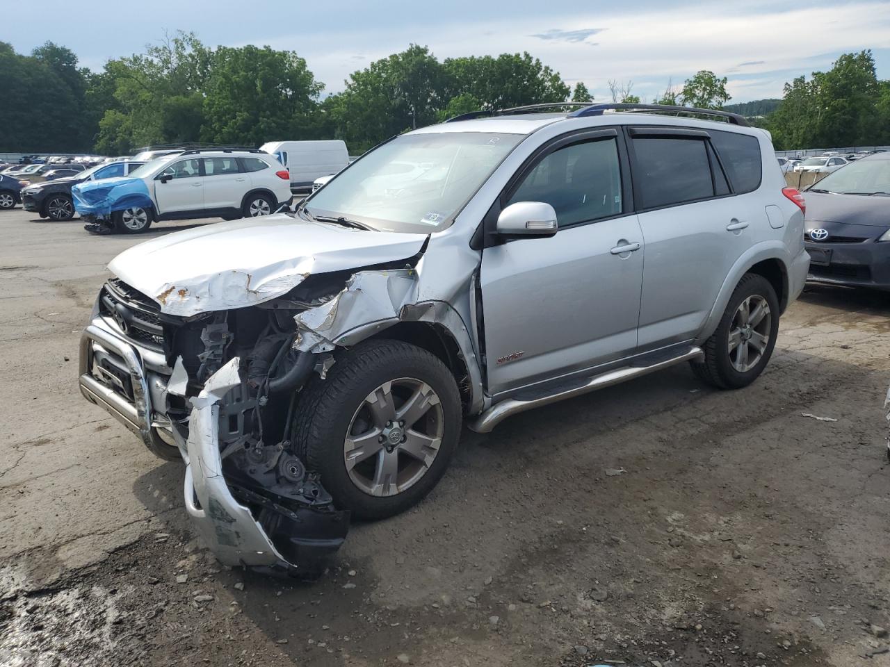  Salvage Toyota RAV4