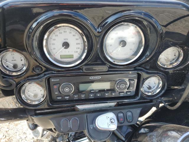 2011 HARLEY-DAVIDSON FLHX 1HD1KB417BB673189