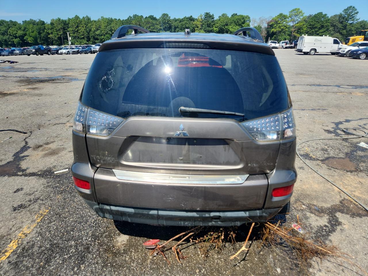 MITSUBISHI OUTLANDER SE