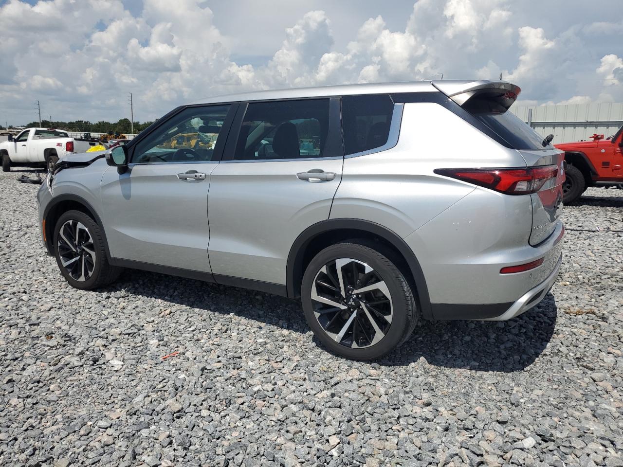 MITSUBISHI OUTLANDER SE