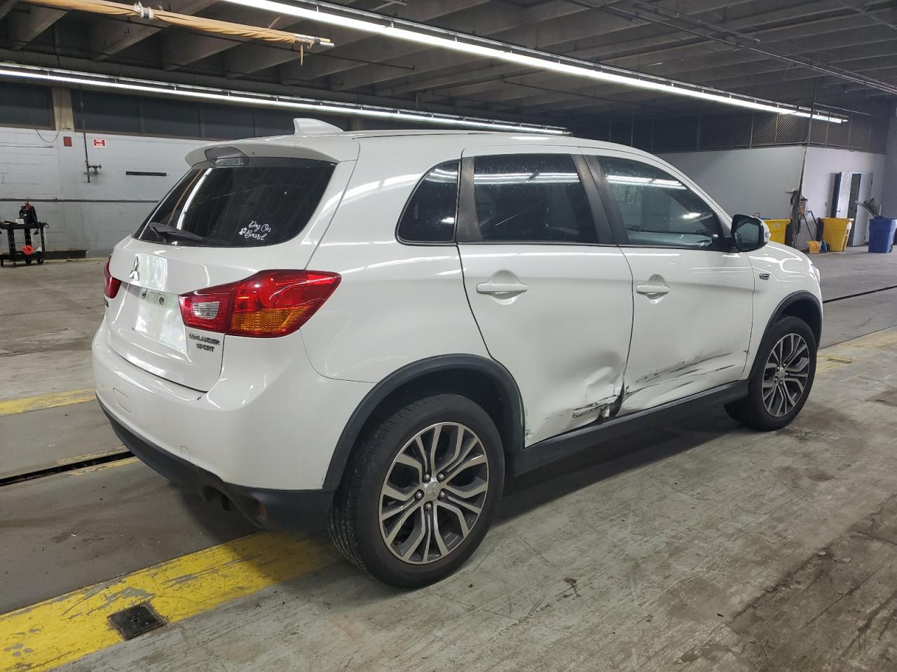 MITSUBISHI OUTLANDER ES