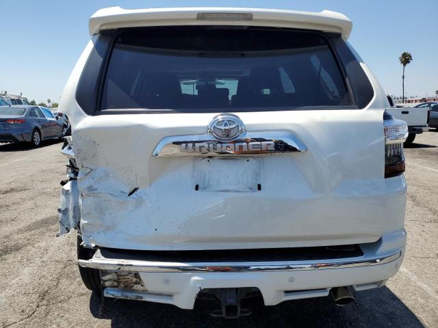 2018 TOYOTA 4RUNNER SR JTEBU5JR8J5588155