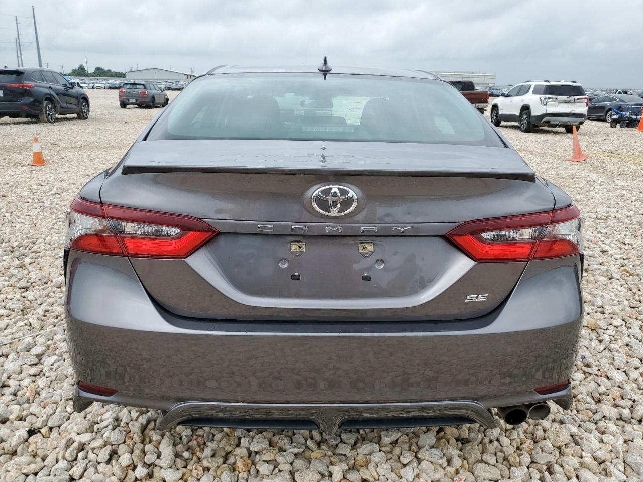 TOYOTA CAMRY SE