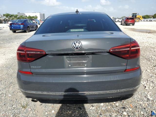 2017 VOLKSWAGEN PASSAT R-L 1VWDT7A32HC052201