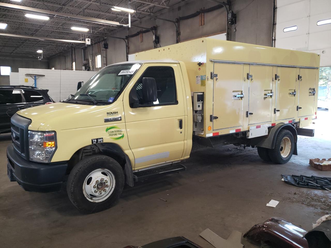 FORD ECONOLINE E450 SUPER DUTY CUTAWAY VAN