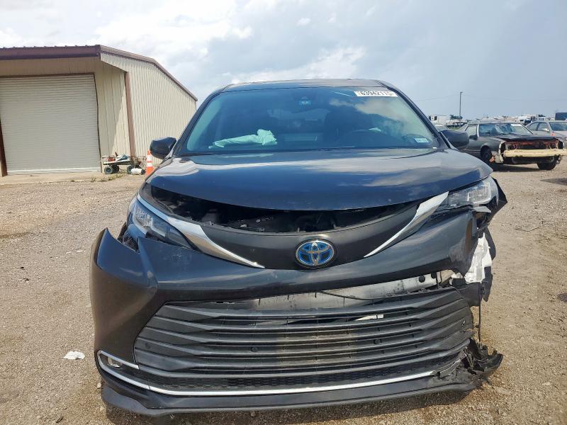 2022 TOYOTA SIENNA XLE 5TDYRKEC9NS121105