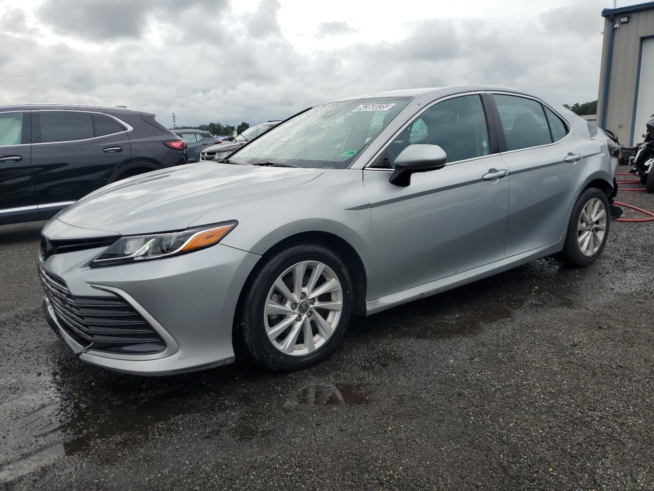 Toyota Camry le 2021