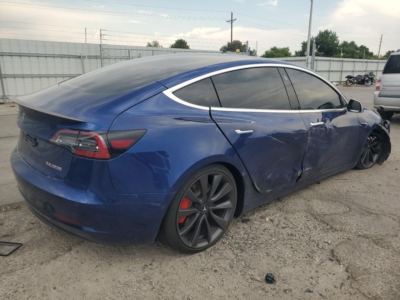TESLA MODEL 3