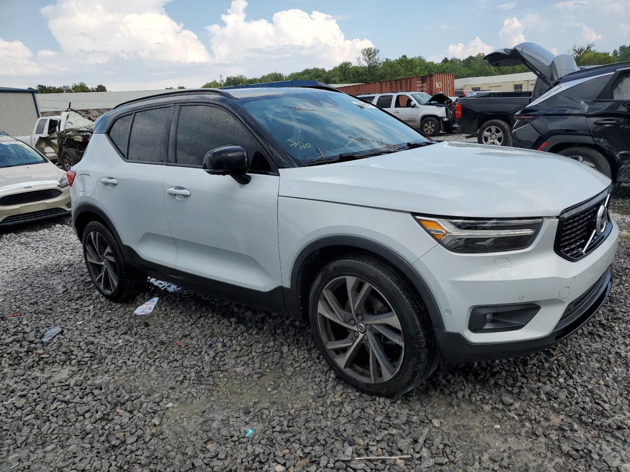VOLVO XC40 T5 R-DESIGN