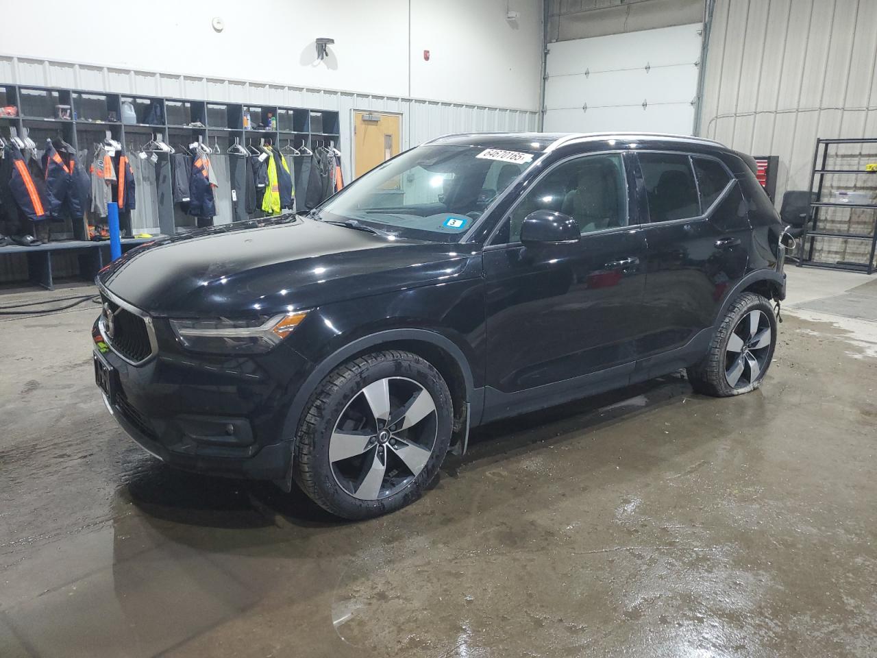VOLVO XC40 T5 MOMENTUM