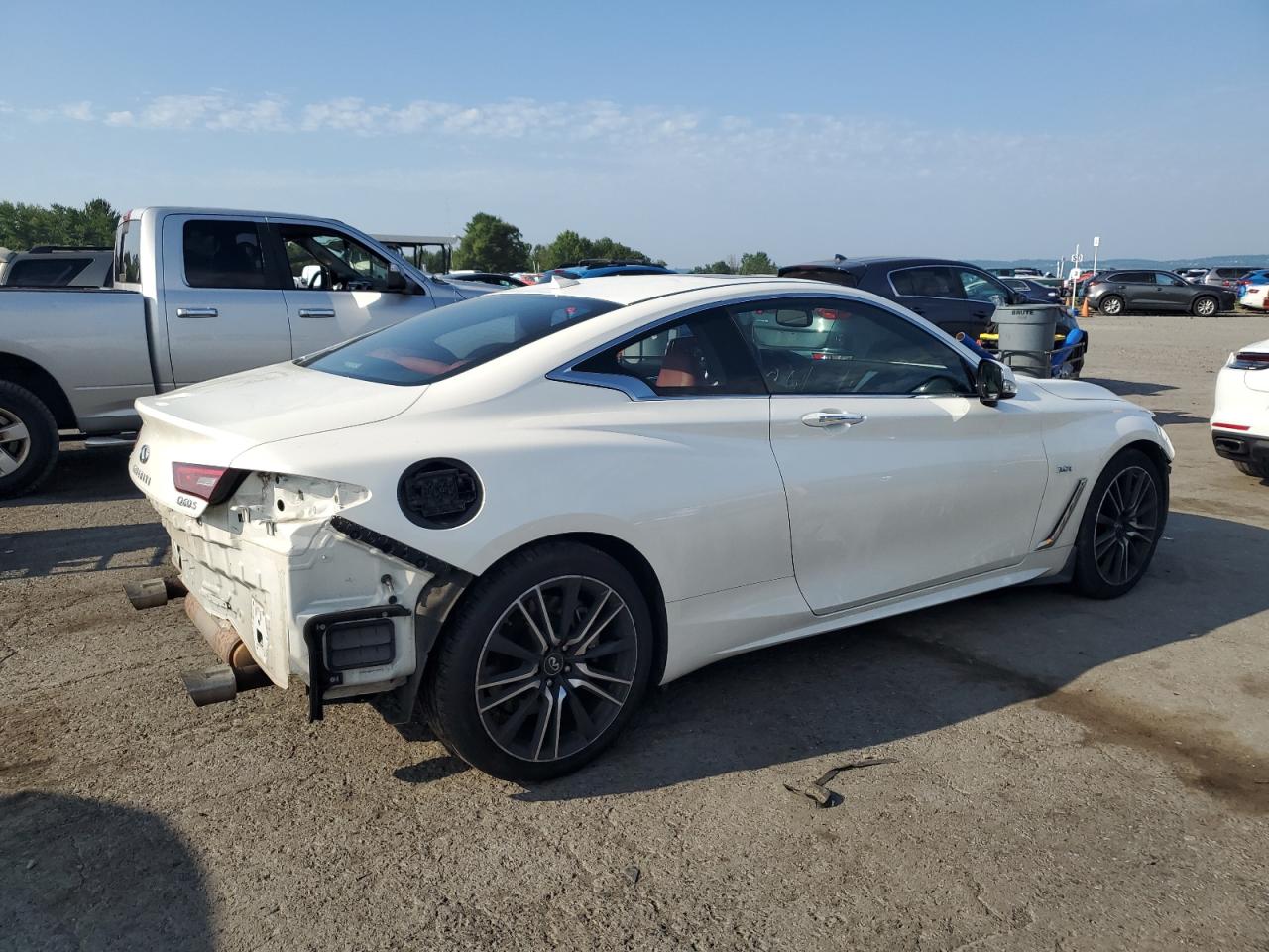 INFINITI Q60 LUXE 300