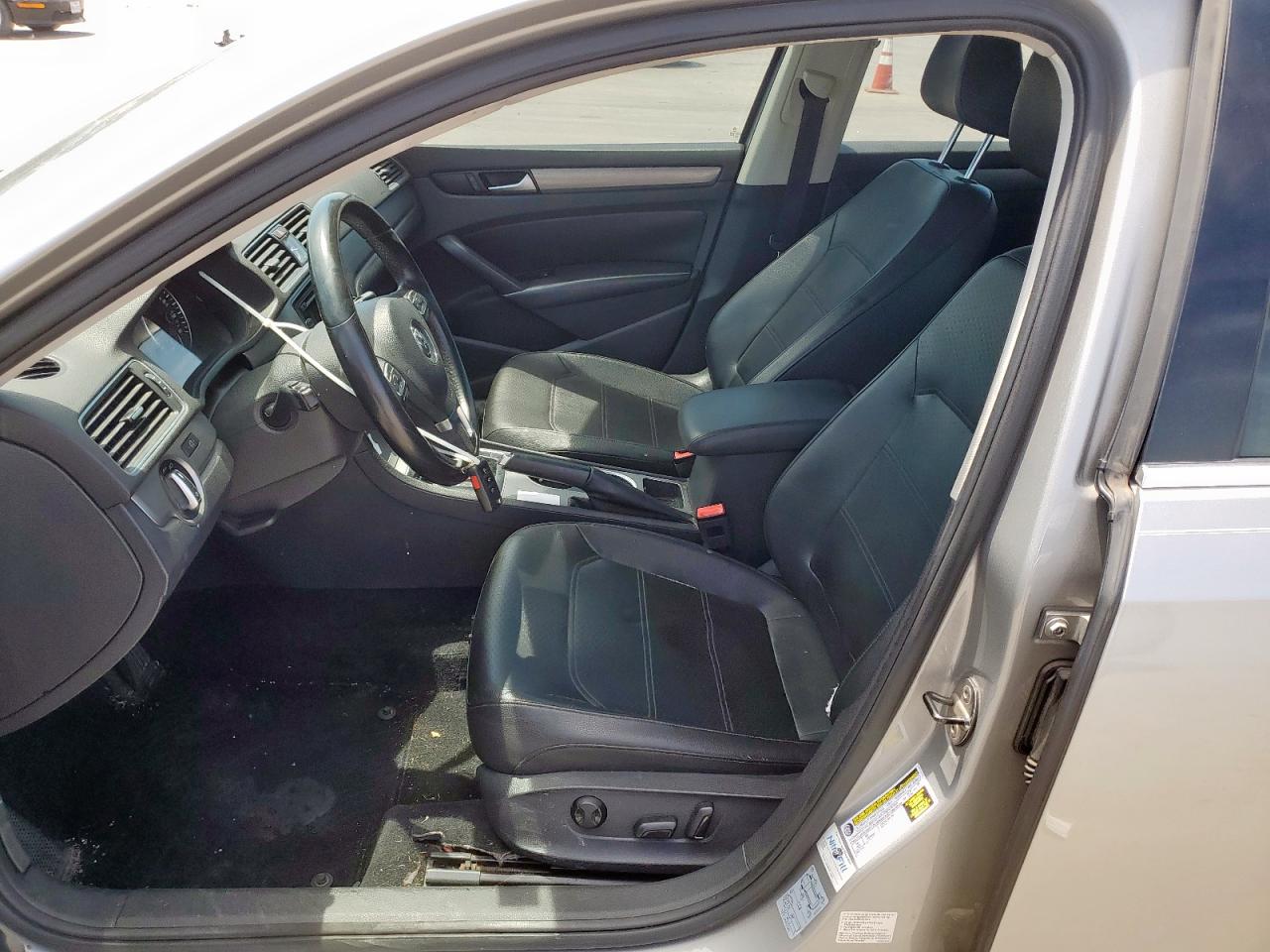 VOLKSWAGEN PASSAT SE