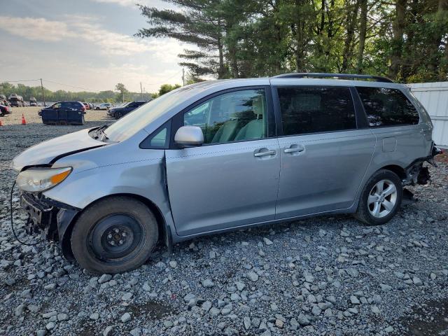 TOYOTA SIENNA L F