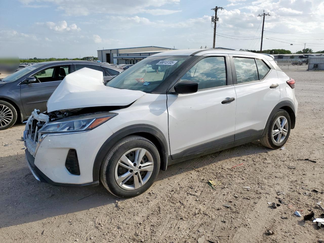 NISSAN KICKS S
